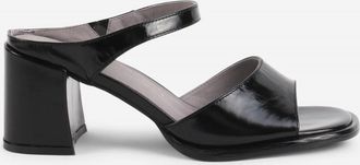 Intentionally blank Womens Apex Sandals In Black