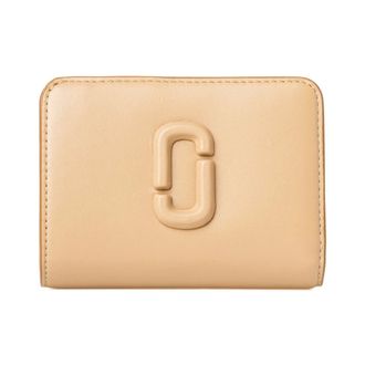 Marc Jacobs Wallets & Cardholders, female, Beige, ONE SIZE, Beige Leather Bi-Fold Wallet with Logo Plaque