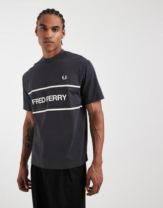 Fred Perry T-shirt grigia con logo grafico-Grigio