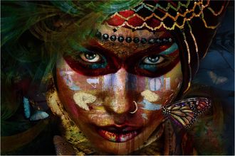 Schubiger M&ouml;bel Digitaldruck auf Glas Frau mit Gesichtsbemalung