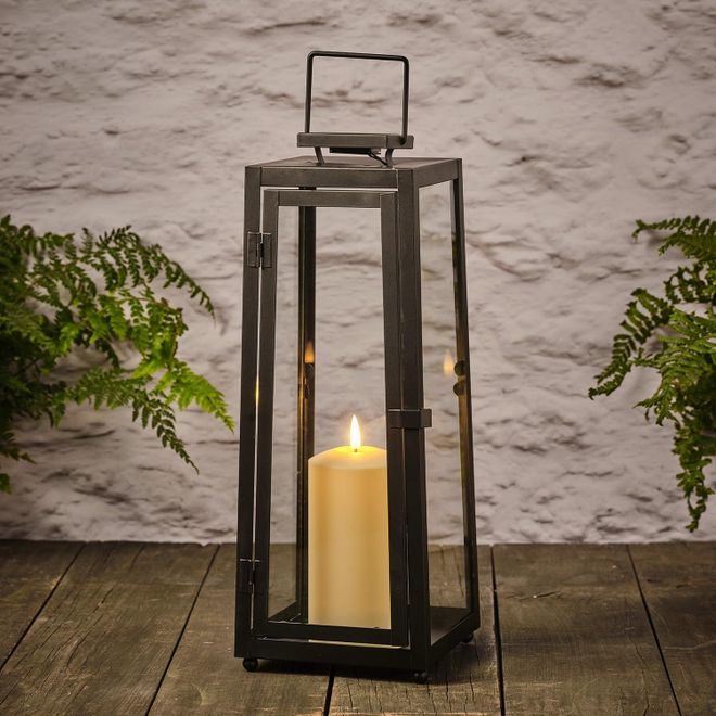 Lights4fun Schwarze Metall Solar Laterne mit LED-Kerze für draußen außen wetterfest Outdoor Garten Balkon Terrasse groß Solarleuchten Solarlampen Gartenleuchten ab 49,99 €