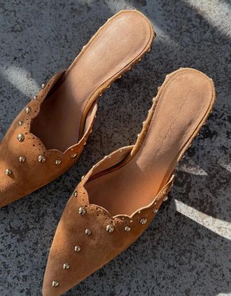 Never Fully Dressed Womens Suede scallop city mules - Brown