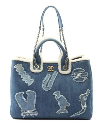 Chanel 2019 large logo chain shoulder bag - women - Fabric/Sheepskin - One Size - Blue