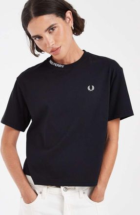 Fred Perry T-shirt nera con logo ricamato-Nero