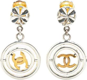 Chanel Orecchini pendenti CC Clover in argento con chiusura a clip 1996 - Oro