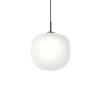 MUUTO Rime Pendelleuchte &Oslash; 37 cm, opal / schwarz