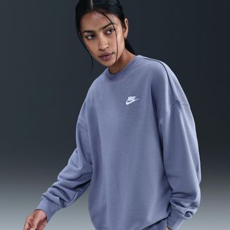 Nike Womens Nike Sportswear Club Fleece Loose Crew-Neck Sweatshirt in Blue | HV2326-499