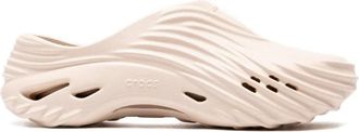 Crocs Mules Echo Wave - Toni neutri