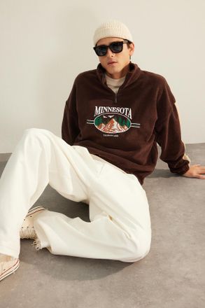 Trendyol MAN Unisex Bruin Slogan Lang Oversized Sweatshirts
