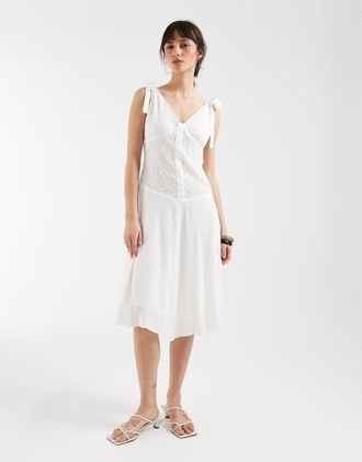 Motel Danira - Vestito milkmaid al polpaccio in pizzo bianco con scollo alla Bardot