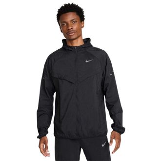 Nike Lichtgewicht herenjack met capuchon van Stride (Zwart/Zilver)