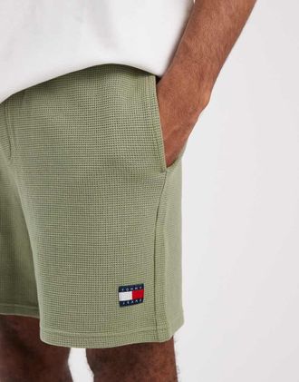 Tommy Jeans Pantaloncini kaki con logo a bandiera-Verde