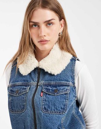Levi's gilet in denim corto con zip e colletto in pile borg blu