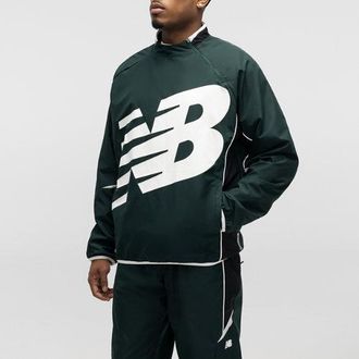 New Balance Hombre Basketball Windbreaker Pullover Top en Verde, Nylon, Talla XL