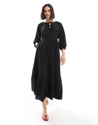 New Look Vestito grembiule midi nero a balze allacciato sul davanti
