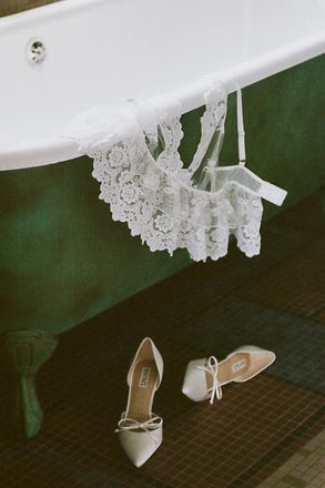 Badgley Mischka Olympic dOrsay Pumps