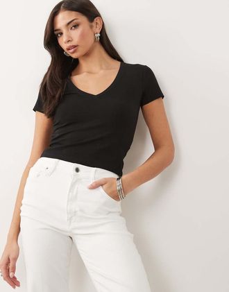 Good American T-shirt corta nera in misto cotone con scollo a V-Nero
