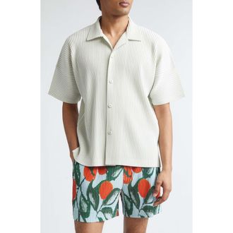 Homme Pliss&eacute; Issey Miyake Monthly Colors May Pleated Camp Shirt in Pf Fence Green at Nordstrom, Size 4