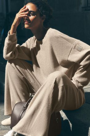 Alo | Muse Crewneck Neck Pullover Top in Gravel Heather Beige, Size: Medium