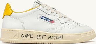 Autry MEDALIST LOW SNEAKERS IN WHITE AND SLICKER LEATHER WITH LETTERING