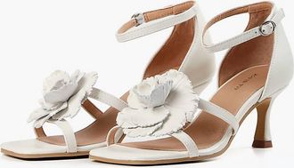 All Black Womens Flower Princess Sandals In Ivory