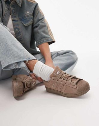 adidas Originals Superstar II - Sneakers marroni con cuciture a vista-Marrone