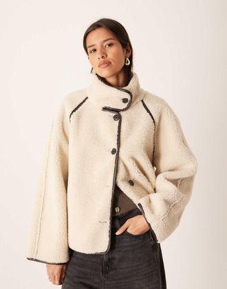Gina Tricot Gina Tricot - Giacca oversize double-face in pile borg beige con collo alto a imbuto-Neutro