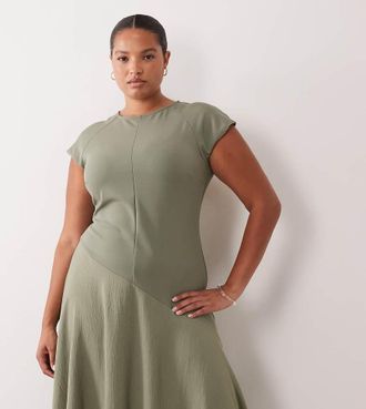 Asos Curve ASOS DESIGN Curve vestito midi ibrido con vita scesa asimmetrica in kaki-Multicolore
