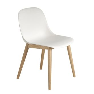 MUUTO Fiber Side Chair Wood Base, Eiche / weiss recycled