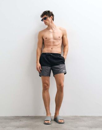 Nike Nike Swim short da bagno Volley 5 in grigio e nero