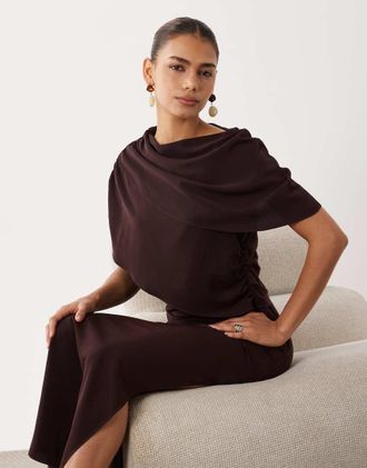 Asos Vestito midi sinuoso color cioccolato con spalle scivolate-Marrone