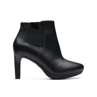 Clarks Ambyr Rise in Black Leather