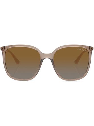 Vogue Eyewear Occhiali da sole oversize con logo inciso - Marrone