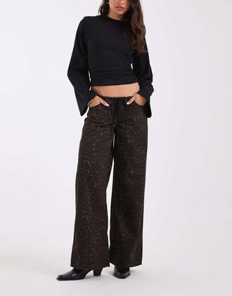 Hollister jeans baggy a vita bassa con dettaglio in vita da annodare, stampa leopardata-Multicolore