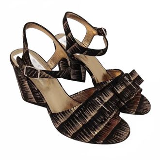 Ferragamo Womens Violet Laminated Leather Heeled Sandals In Black/gold