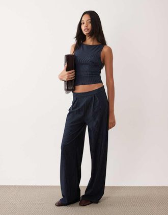 Asos Pantaloni a fondo ampio a pieghe blu navy a righe in coordinato-Multicolore