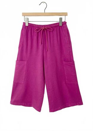 Sundry Womens Cargo Capri Short In Magenta
