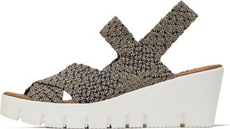 bernie mev. Womens Venti Buttercup Wedge Sandals In Wheat