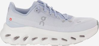On Running Auf laufenden Cloudtilt-Sneakern