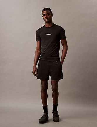 Calvin Klein Camiseta deportiva técnica de secado rápido y drenaje del sudor