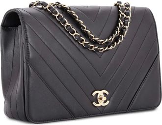 Chanel Statement Flap Bag Chevron Calfskin Medium shoulder bag - Zwart