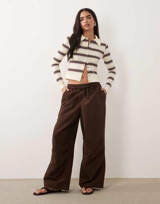 Lioness Signora - Pantaloni comodi color cioccolato con fascia in vita avvolgente-Marrone