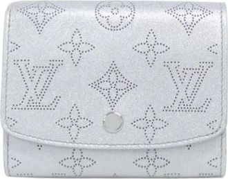 Louis Vuitton Pre-owned Wallets, female, Gray, Size: ONE SIZE Pre-owned Mahina Wallet (bi-fold)