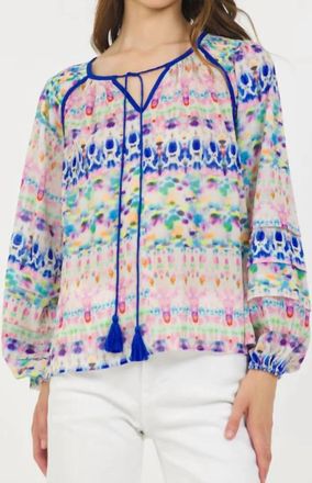 Stellah Split V Peasant Blouse W/ Smocked Shoulder In Watercolor