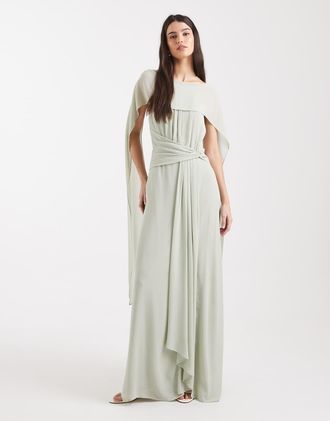 Tfnc Vestito lungo da damigella in chiffon verde salvia con dettaglio attorcigliato e mantella