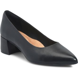 S&ouml;fft Sandra Pointed Toe Pump in Black at Nordstrom, Size 7.5