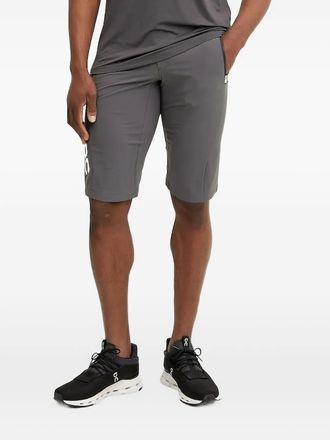 Poc logo-plaque shorts - men - Elastane/Polyamide - S - Grey