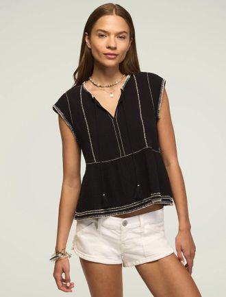 Lucky Brand Womens Contrast Embroidered Ruffle Top