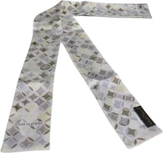 Louis Vuitton Pre-owned Scarves, female, Gray, Size: ONE SIZE Pre-owned Silk Scarf
