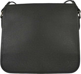 Louis Vuitton Andrei Messenger Taiga Leather Black Leather Handbag (Pre-Owned)